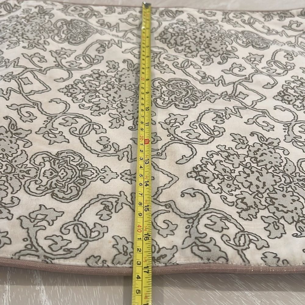 Table Runner - Picture 6 of 6